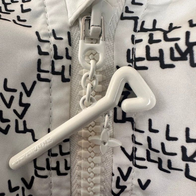 Louis Vuitton Louis Vuitton White Logo Hooded Windbreaker Jacket Size US L / EU 52-54 / 3 - 3 Thumbnail