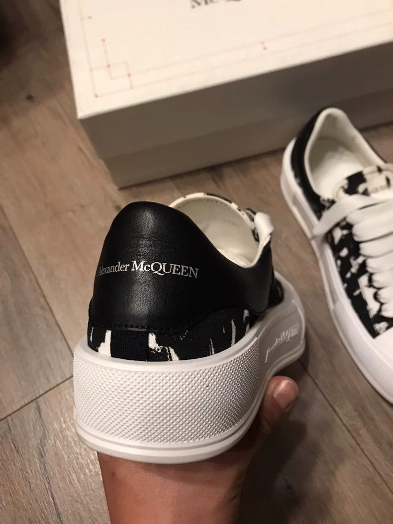 Alexander McQueen Alexander McQueen Casual Sneakers with Graffiti Design Size US 10.5 / EU 43-44 - 3 Thumbnail