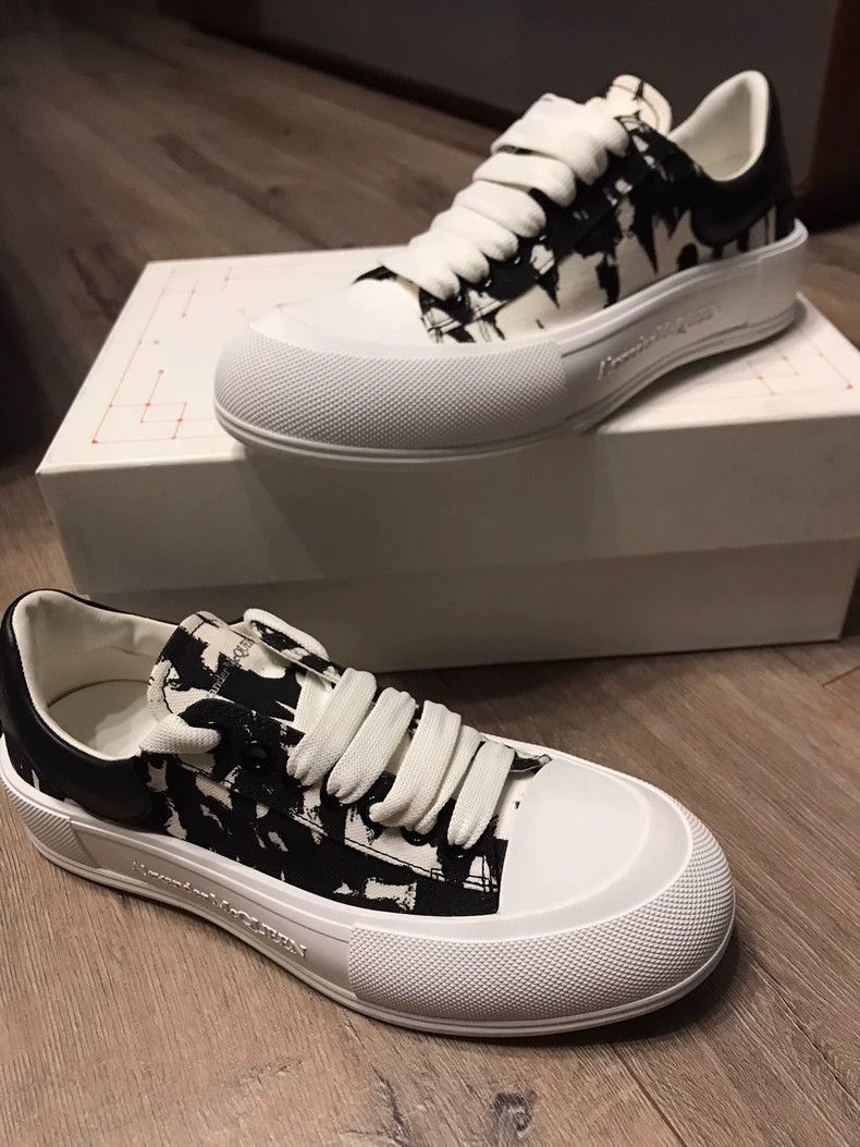 Alexander McQueen Alexander McQueen Casual Sneakers with Graffiti Design Size US 10.5 / EU 43-44 - 6 Thumbnail