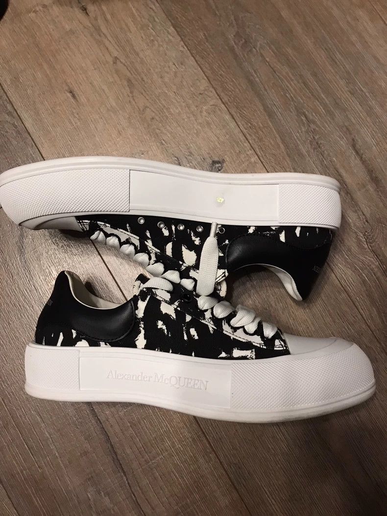 Alexander McQueen Alexander McQueen Casual Sneakers with Graffiti Design Size US 10.5 / EU 43-44 - 7 Thumbnail