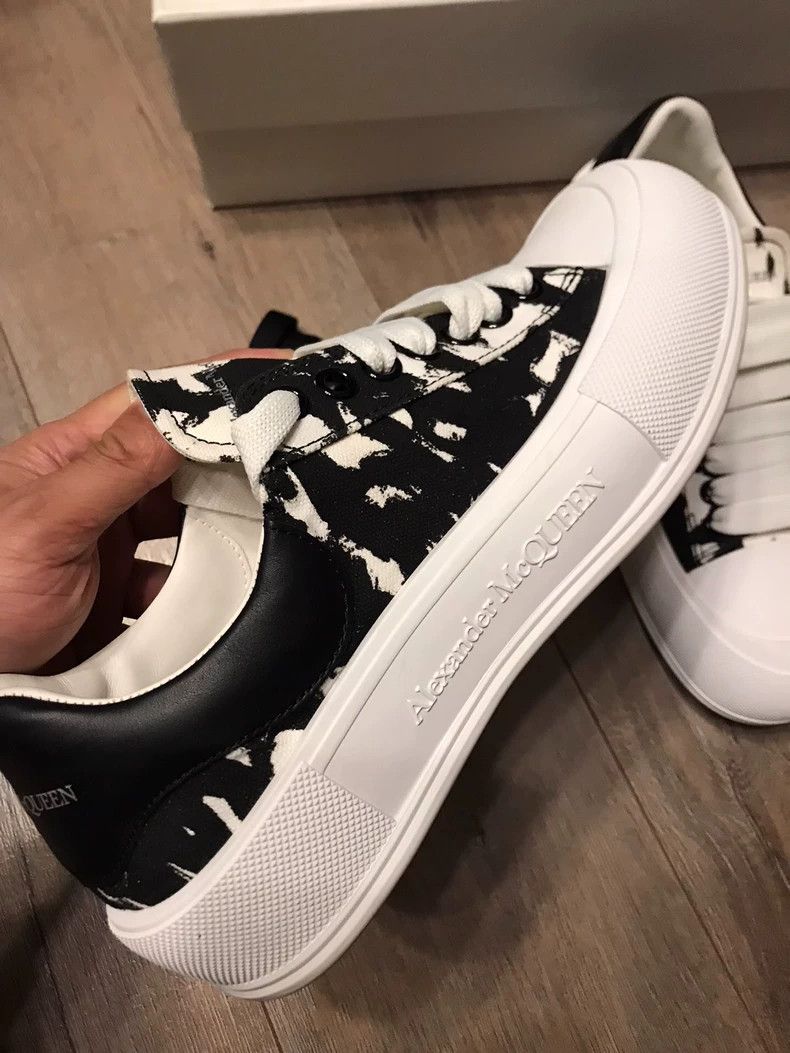 Alexander McQueen Alexander McQueen Casual Sneakers with Graffiti Design Size US 10.5 / EU 43-44 - 4 Thumbnail