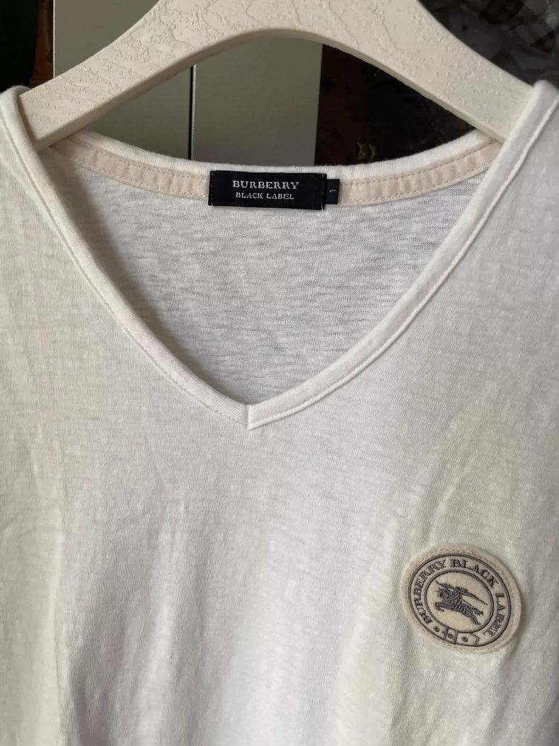 Burberry Burberry Short Sleeve V-Neck T-Shirt Size US S / EU 44-46 / 1 - 3 Thumbnail