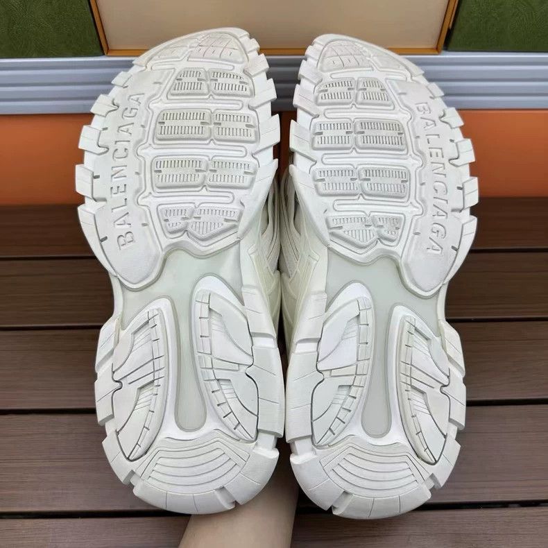 Balenciaga Balenciaga Track Slide Sandals White Size 44 Size US 10 / EU 43 - 8 Thumbnail