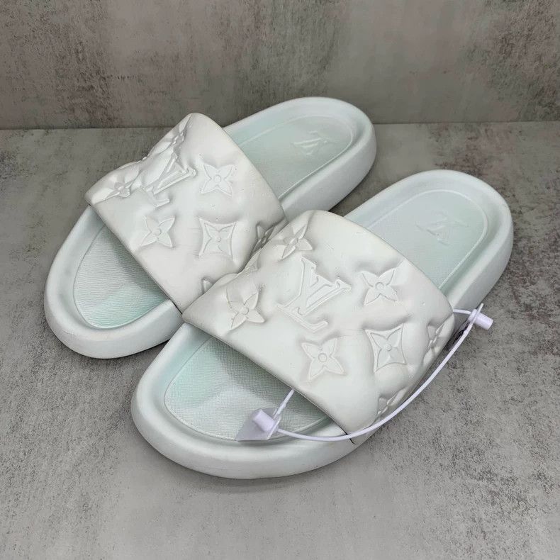 Louis Vuitton White Embossed Slip-On Sandals Size 8 Size US 8 / EU 41 - 3 Thumbnail