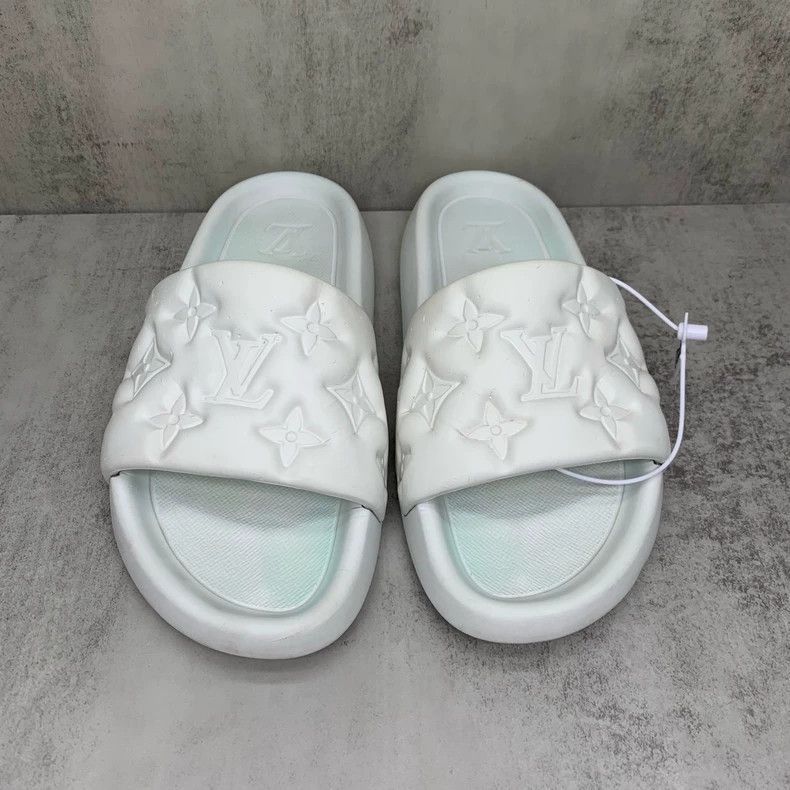 Louis Vuitton White Embossed Slip-On Sandals Size 8 Size US 8 / EU 41 - 7 Thumbnail