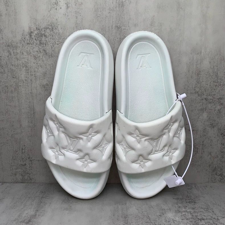 Louis Vuitton White Embossed Slip-On Sandals Size 8 Size US 8 / EU 41 - 8 Thumbnail