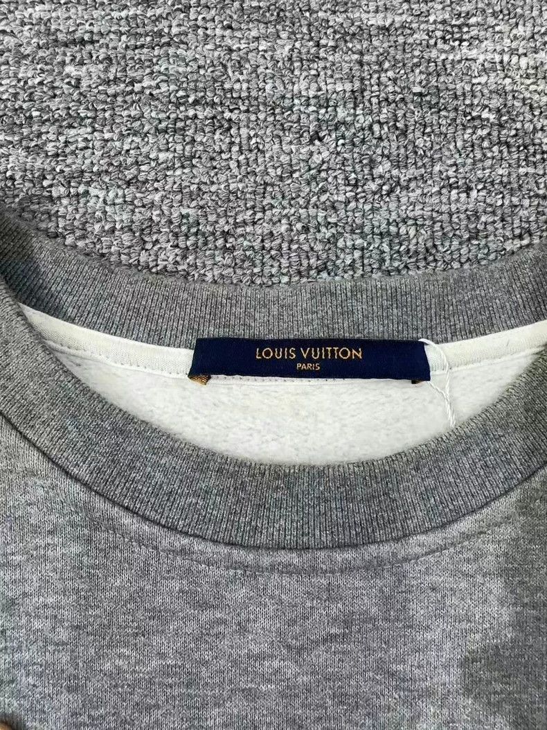 Louis Vuitton Louis Vuitton Embroidered Logo Crewneck Sweatshirt Size US XL / EU 56 / 4 - 4 Thumbnail