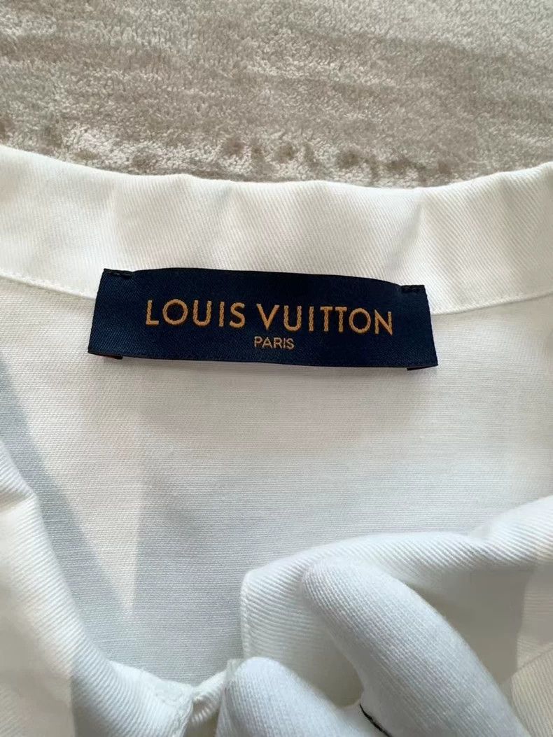 Louis Vuitton Louis Vuitton Short Sleeve Shirt with Logo Size US S / EU 44-46 / 1 - 2 Thumbnail