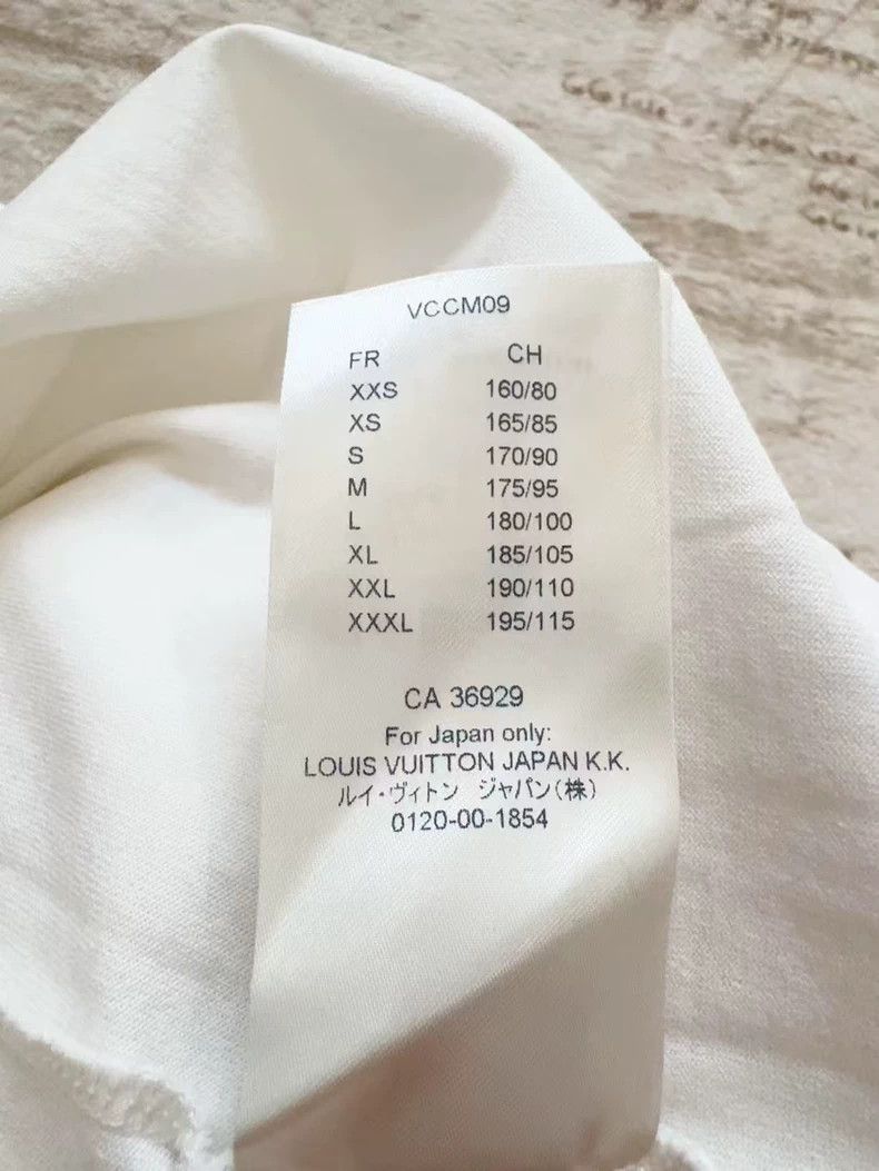 Louis Vuitton Louis Vuitton Short Sleeve Shirt with Logo Size US S / EU 44-46 / 1 - 9 Thumbnail