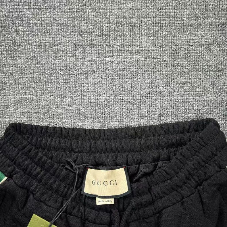 Gucci Gucci Black Printed Shorts with Colorful Stripes Size US 26 / EU 42 - 3 Thumbnail