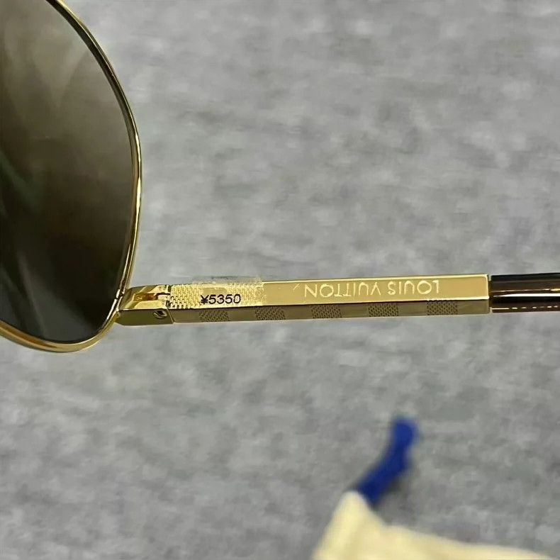 Louis Vuitton Louis Vuitton Pilot Sunglasses with Original Case Size ONE SIZE - 5 Thumbnail