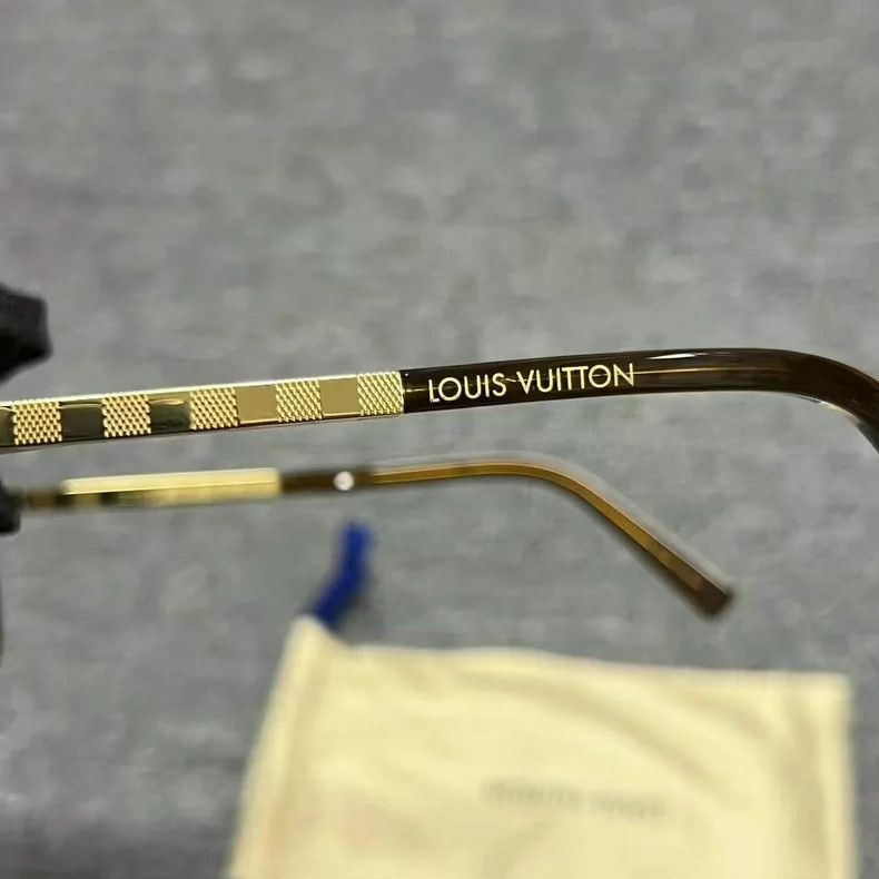 Louis Vuitton Louis Vuitton Pilot Sunglasses with Original Case Size ONE SIZE - 6 Thumbnail