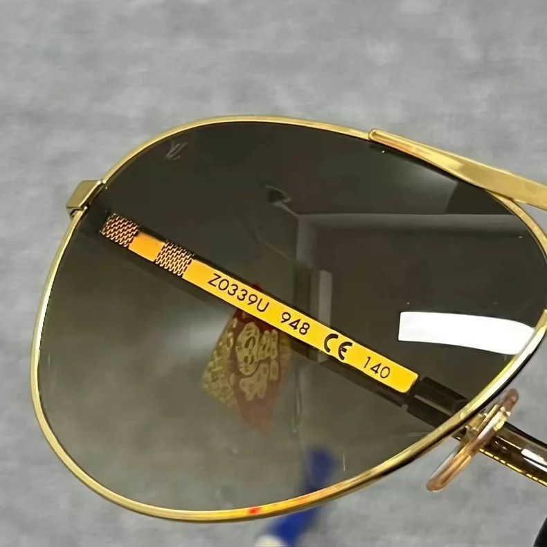 Louis Vuitton Louis Vuitton Pilot Sunglasses with Original Case Size ONE SIZE - 4 Thumbnail