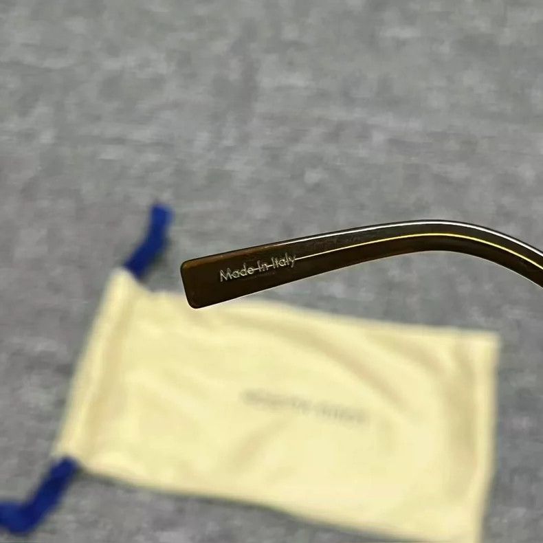 Louis Vuitton Louis Vuitton Pilot Sunglasses with Original Case Size ONE SIZE - 8 Thumbnail