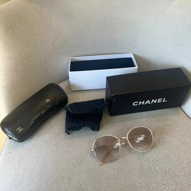 Chanel Chanel Pearl Edge Gradient Sunglasses Size ONE SIZE - 3 Thumbnail