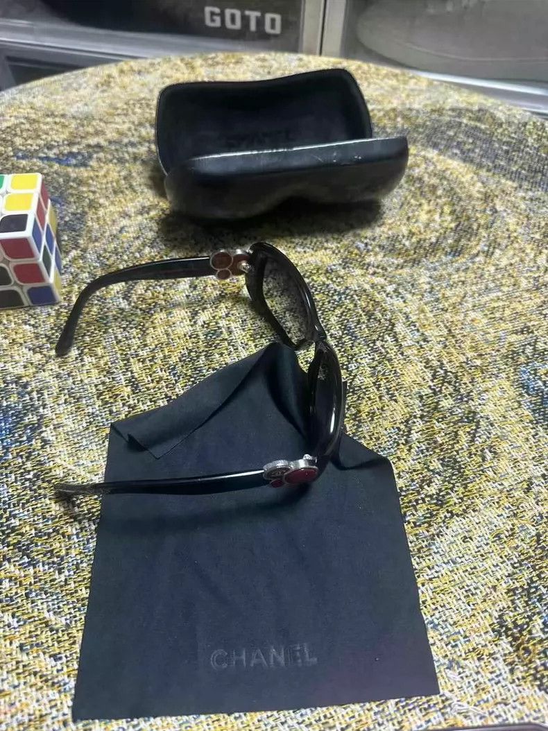 Chanel Chanel Sunglasses in Great Condition Size ONE SIZE - 9 Thumbnail