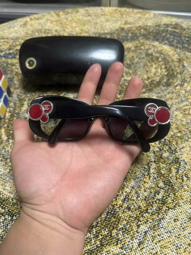Chanel Chanel Sunglasses in Great Condition Size ONE SIZE - 3 Thumbnail