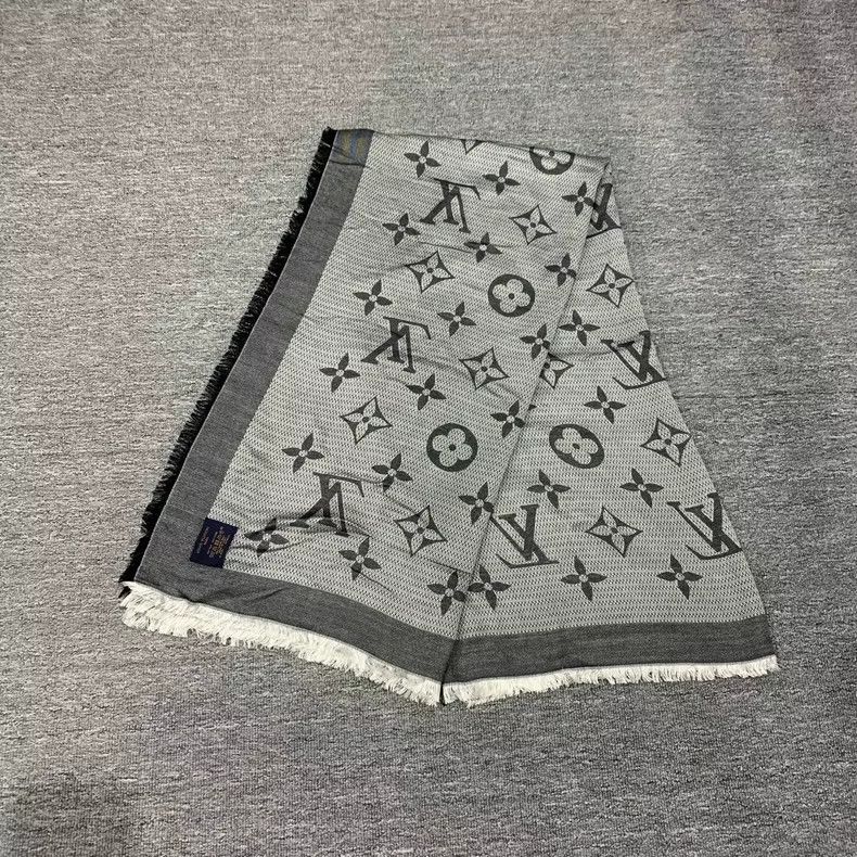 Louis Vuitton Gray Louis Vuitton Scarf Shawl Size ONE SIZE - 2 Thumbnail