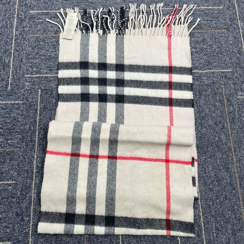 Burberry Burberry Cashmere Scarf in Plaid Design Size ONE SIZE - 3 Thumbnail