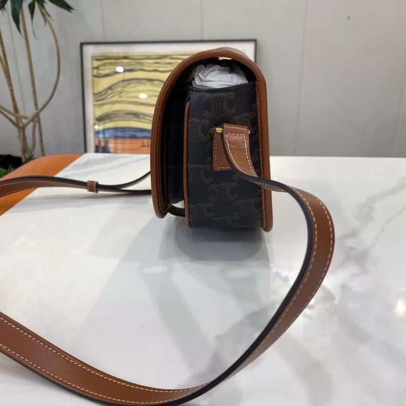 Celine Celine Vintage Triomphe Saddle Bag Size ONE SIZE - 3 Thumbnail