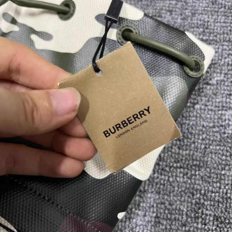 Burberry Burberry Camo Print Drawstring Handbag Size ONE SIZE - 3 Thumbnail
