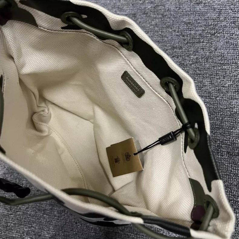 Burberry Burberry Camo Print Drawstring Handbag Size ONE SIZE - 5 Thumbnail