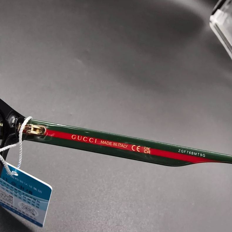 Gucci GUCCI Red Green Striped Sunglasses with Case Size ONE SIZE - 6 Thumbnail