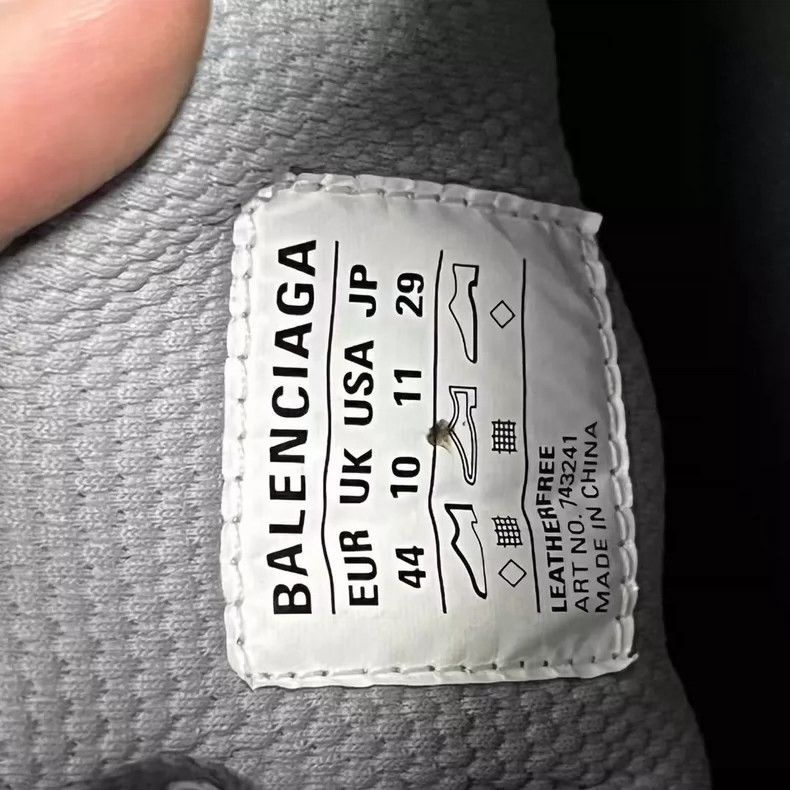 Balenciaga Balenciaga Low Top Dad Sneakers in Silver Size US 10 / EU 43 - 4 Thumbnail