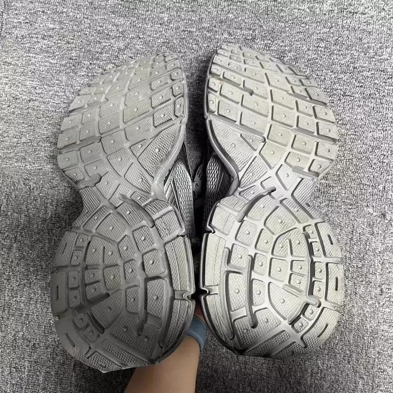 Balenciaga Balenciaga Low Top Dad Sneakers in Silver Size US 10 / EU 43 - 5 Thumbnail