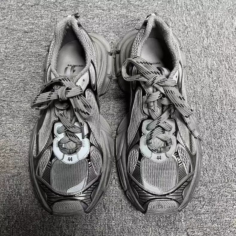 Balenciaga Balenciaga Low Top Dad Sneakers in Silver Size US 10 / EU 43 - 2 Thumbnail