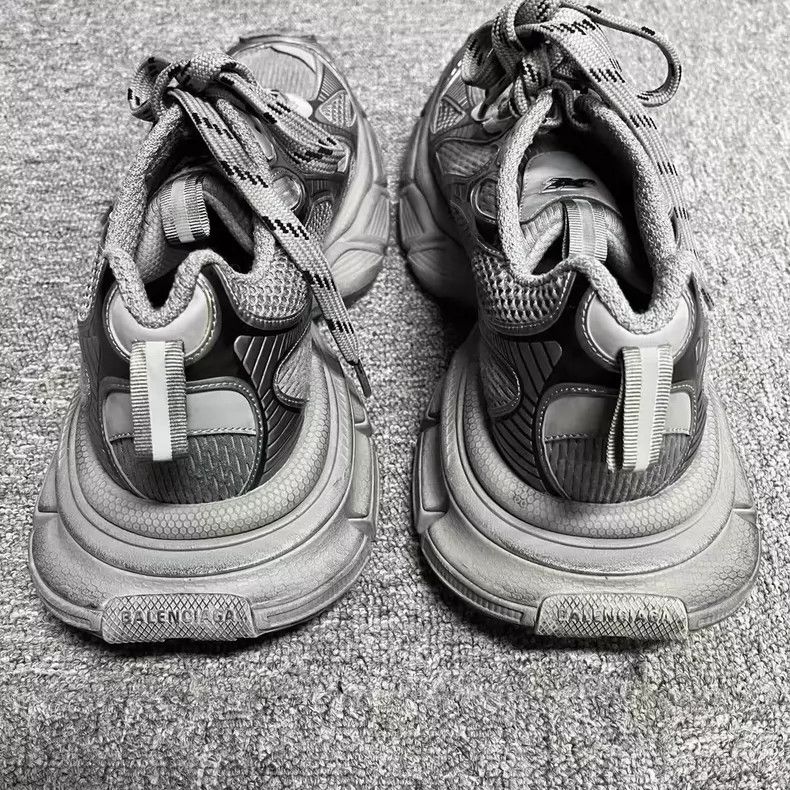 Balenciaga Balenciaga Low Top Dad Sneakers in Silver Size US 10 / EU 43 - 3 Thumbnail