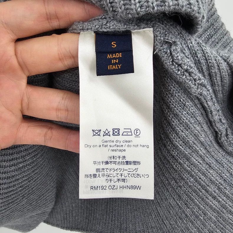Louis Vuitton Louis Vuitton Gray Knit Sweater with Earth Design Size US S / EU 44-46 / 1 - 4 Thumbnail