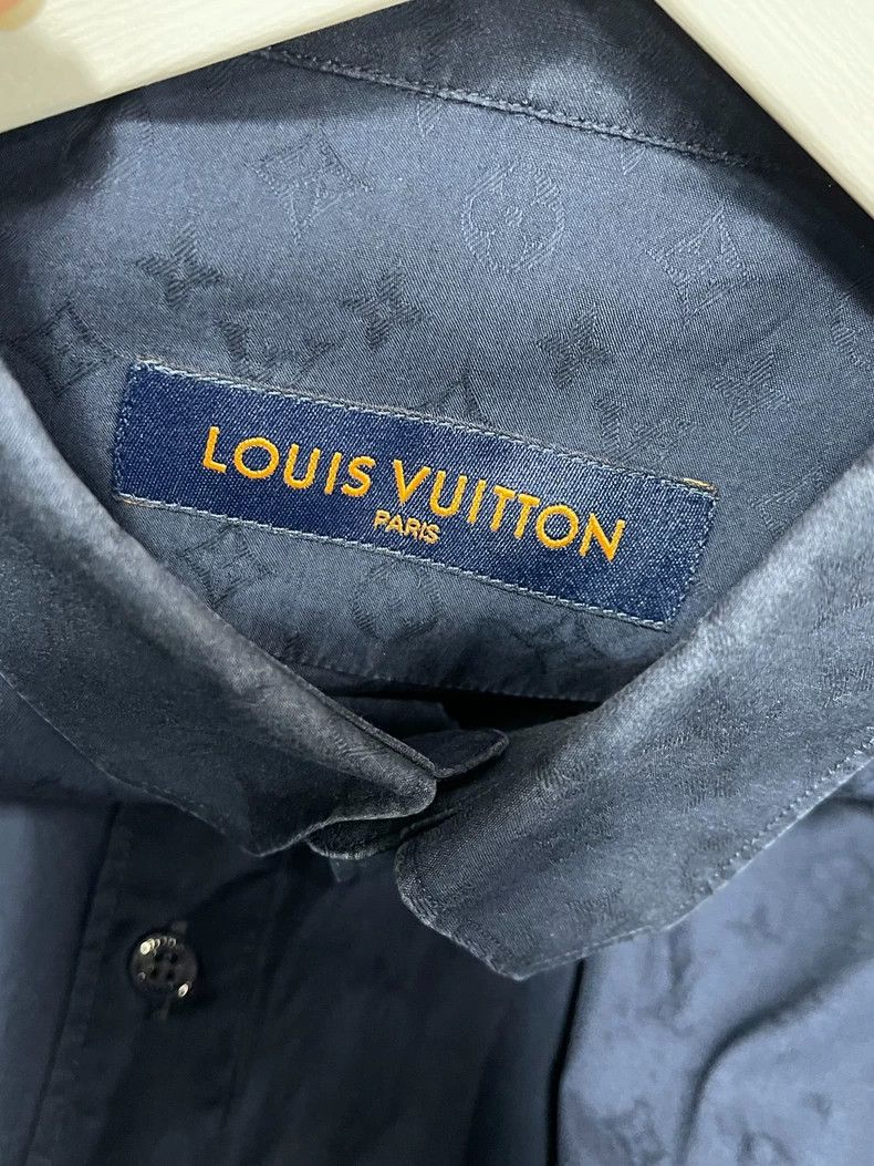Louis Vuitton Louis Vuitton Full Logo Shirt Size S Size US S / EU 44-46 / 1 - 5 Thumbnail