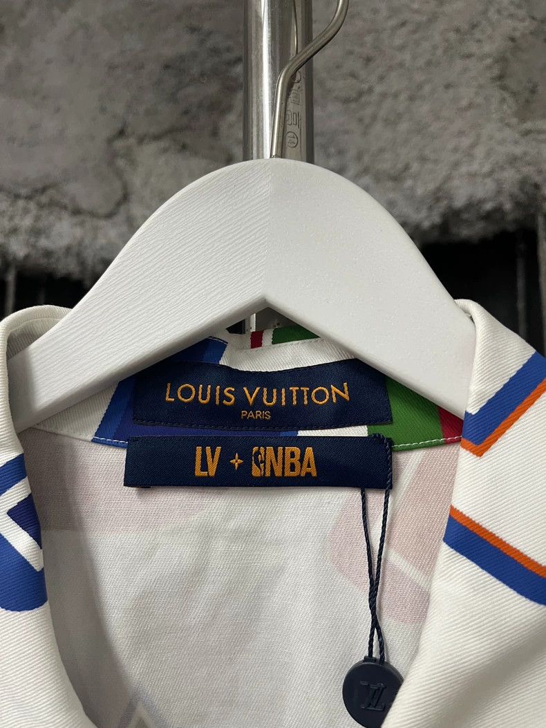 Louis Vuitton Louis Vuitton NBA Short Sleeve Shirt Size US M / EU 48-50 / 2 - 5 Thumbnail