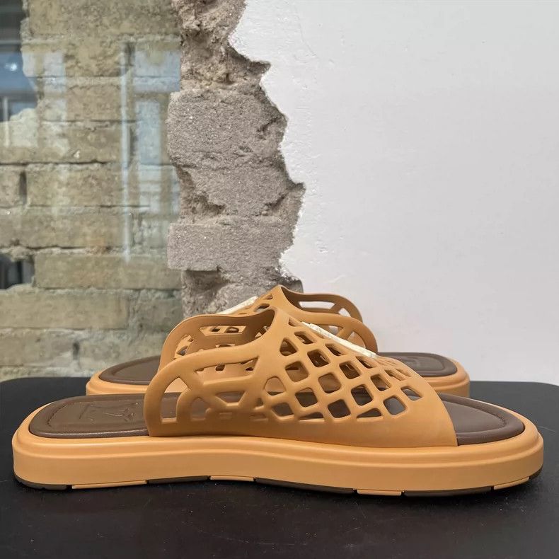 Louis Vuitton Louis Vuitton Slide Sandals Size 7 Size US 7 / EU 40 - 4 Thumbnail
