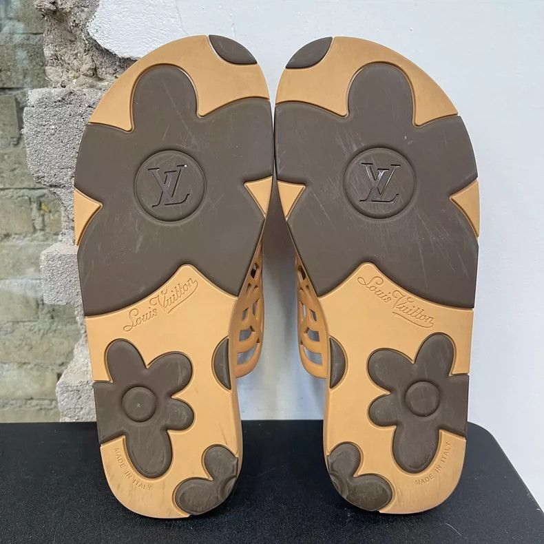 Louis Vuitton Louis Vuitton Slide Sandals Size 7 Size US 7 / EU 40 - 7 Thumbnail