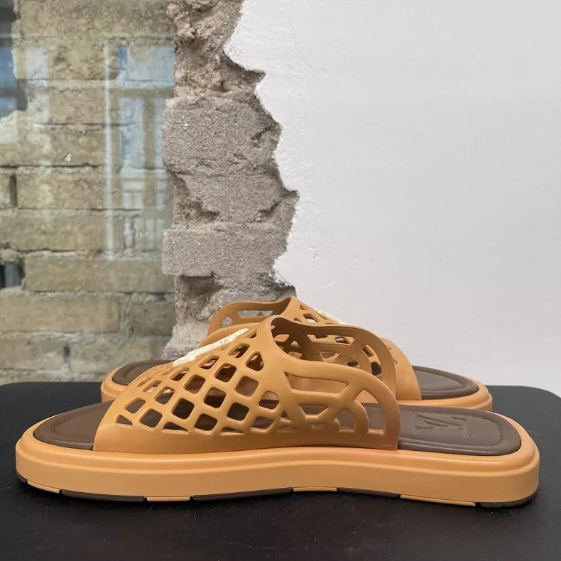 Louis Vuitton Louis Vuitton Slide Sandals Size 7 Size US 7 / EU 40 - 5 Thumbnail