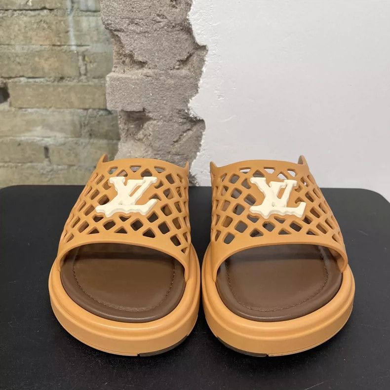 Louis Vuitton Louis Vuitton Slide Sandals Size 7 Size US 7 / EU 40 - 6 Thumbnail