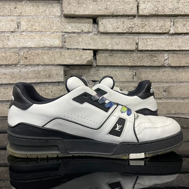 Louis Vuitton Louis Vuitton Black and White Sneakers for Sale Size US 10 / EU 43 - 4 Thumbnail