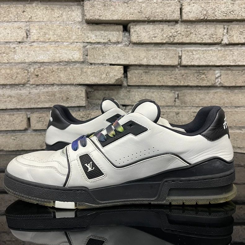 Louis Vuitton Louis Vuitton Black and White Sneakers for Sale Size US 10 / EU 43 - 5 Thumbnail