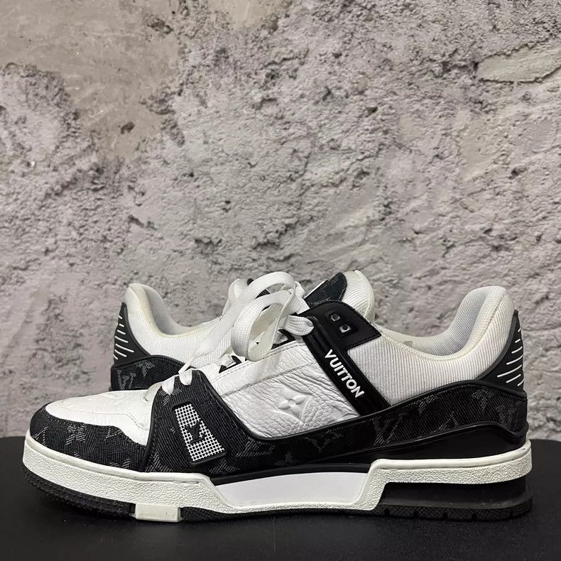 Louis Vuitton Louis Vuitton Black and White Sneakers Size US 9.5 / EU 42-43 - 5 Thumbnail