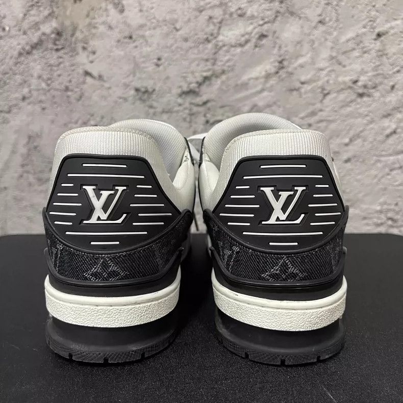 Louis Vuitton Louis Vuitton Black and White Sneakers Size US 9.5 / EU 42-43 - 3 Thumbnail