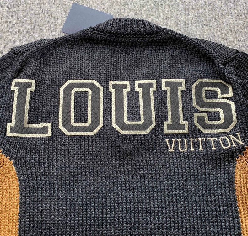 Louis Vuitton Louis Vuitton Sweater with Large Logo Design-yf Size US S / EU 44-46 / 1 - 5 Thumbnail