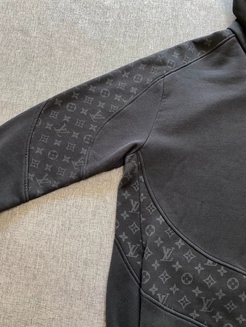 Louis Vuitton Louis Vuitton Black Hooded Sweatshirt for Men-yf Size US L / EU 52-54 / 3 - 5 Thumbnail