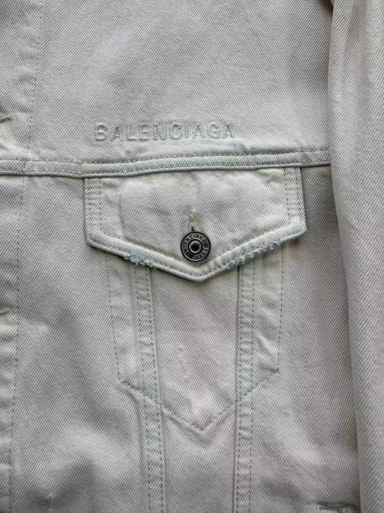 Balenciaga Balenciaga Beige Destroyed Denim Jacket-yf Size US M / EU 48-50 / 2 - 3 Thumbnail