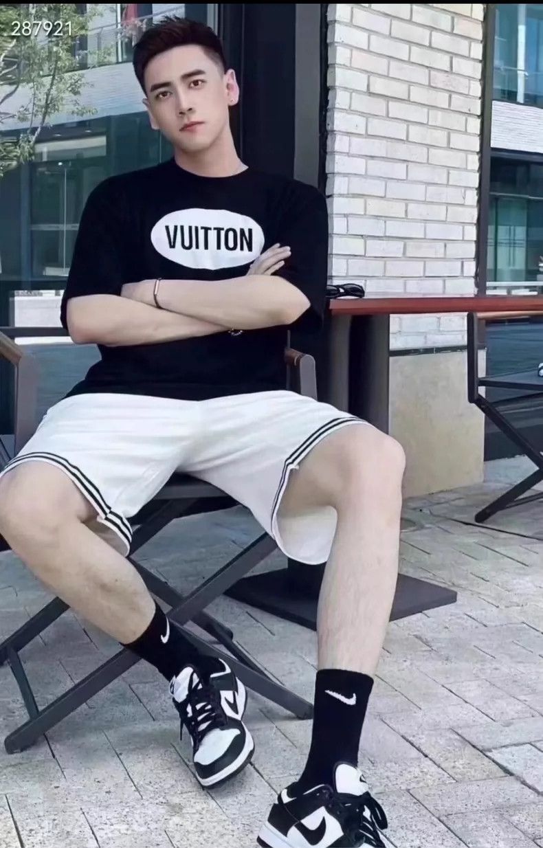 Louis Vuitton LV Louis Vuitton Black and White Short Sleeve Top-yf Size US L / EU 52-54 / 3 - 5 Thumbnail