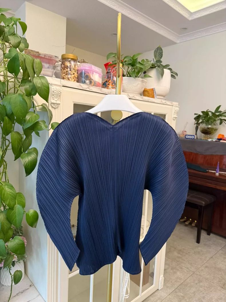 Issey Miyake Issey Miyake Long Sleeve Top in Navy Blue-yf Size US M / EU 48-50 / 2 - 6 Thumbnail