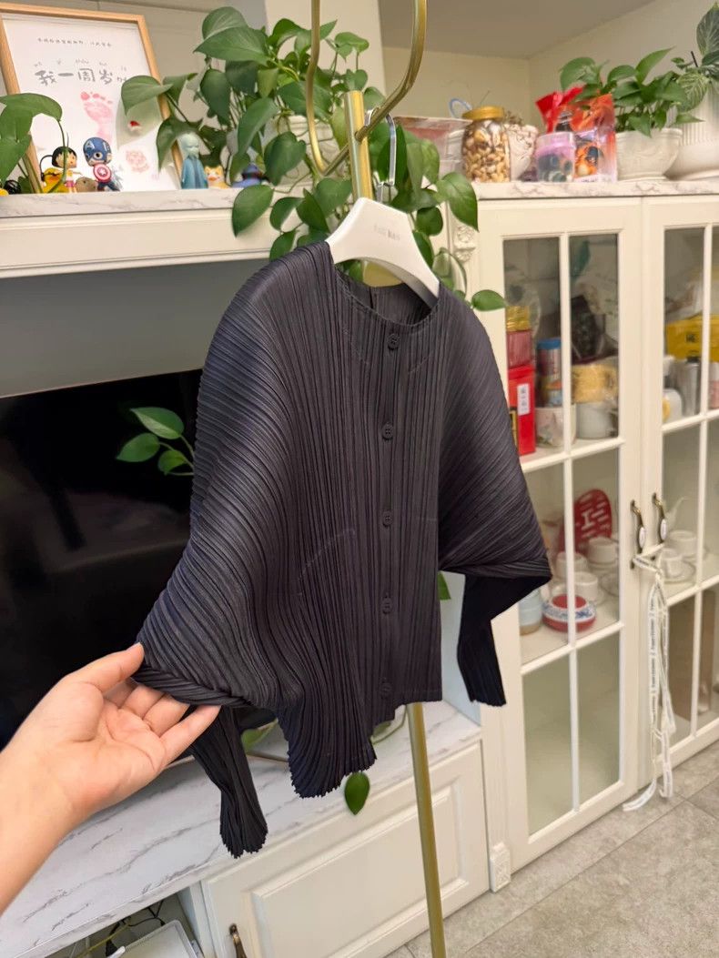 Issey Miyake Issey Miyake Charcoal Cardigan with Button Details-yf Size US M / EU 48-50 / 2 - 4 Thumbnail