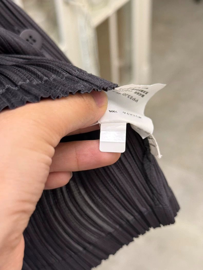 Issey Miyake Issey Miyake Charcoal Cardigan with Button Details-yf Size US M / EU 48-50 / 2 - 5 Thumbnail