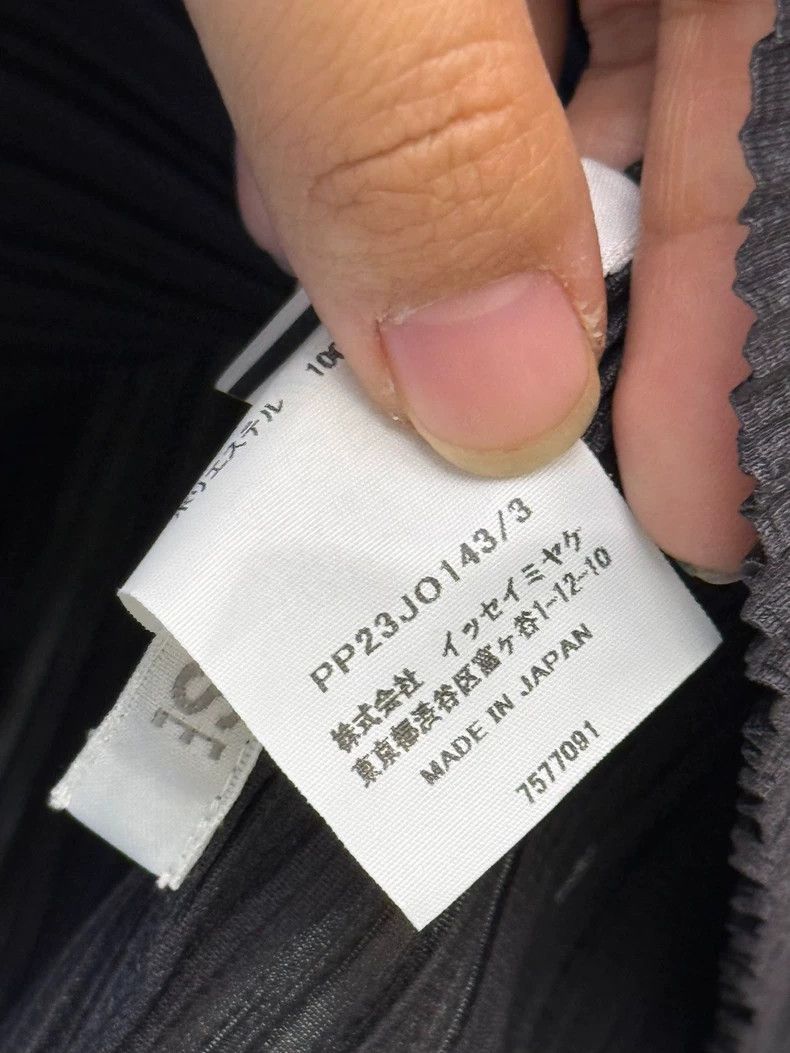 Issey Miyake Issey Miyake Charcoal Cardigan with Button Details-yf Size US M / EU 48-50 / 2 - 6 Thumbnail